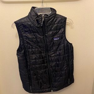 Patagonia zip up black vest. Size medium. Great condition.